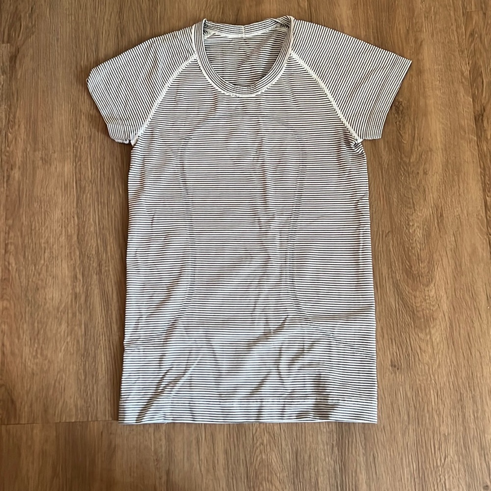 Lululemon t-shirt